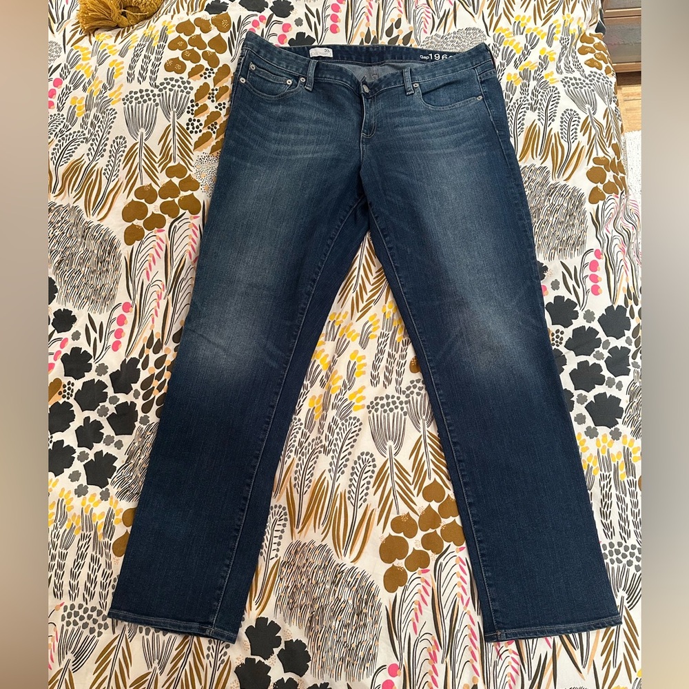 Gap Real Straight women’s jeans- medium wash